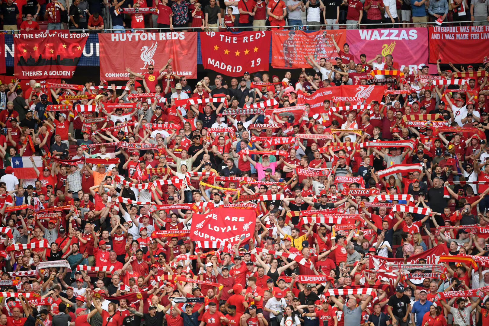 即将重返托特纳姆热刺球场，孙兴慜在他的壁画上签名（重返热刺主场在即，孙兴慜为个人壁画签名）