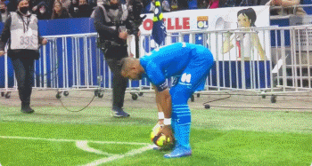 德布劳内返故地欧冠战旧主!数据：曼城擒开门红（德布劳内重返旧主战场 欧冠揭幕战曼城告捷）