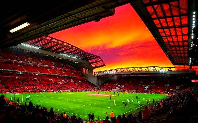 从手足无措到游刃有余，齐达内在公园学着踢毽子（齐达内公园练踢毽：从小白到高手的进阶）