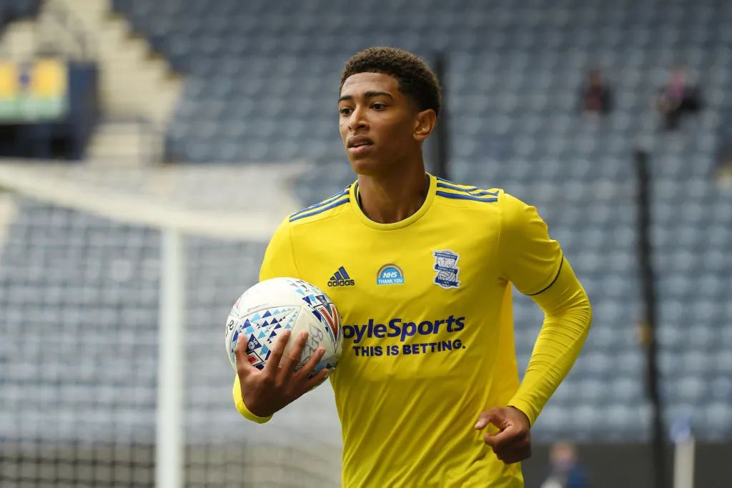 13岁零343天，阿森纳小将成为青年欧冠历史上最年轻出场球员（阿森纳小将13岁343天，创青年欧冠最年轻出场纪录）