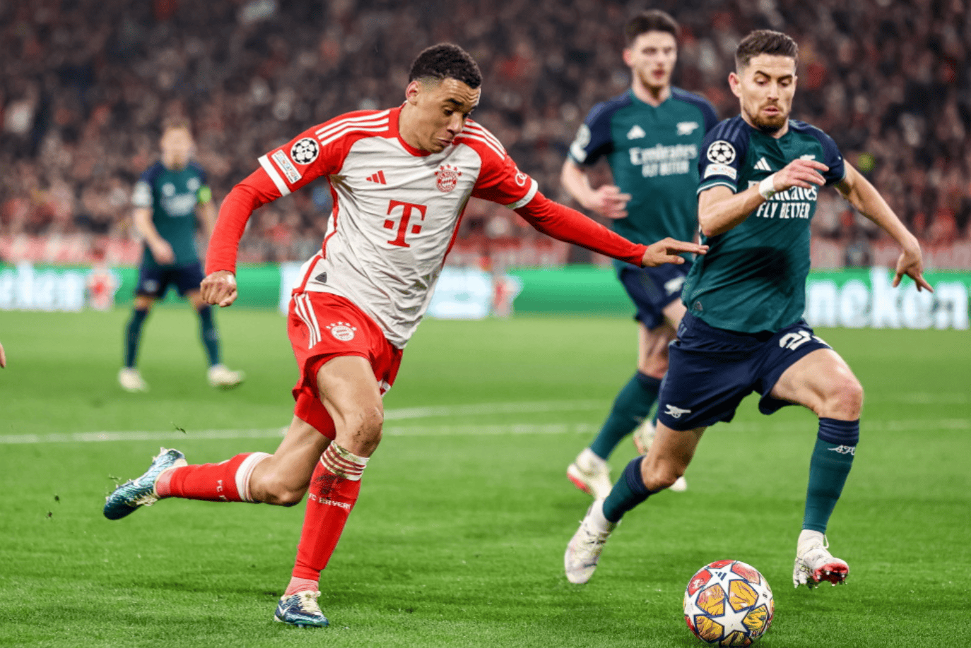 瓜帅：我们要拿98分才能英超夺冠；与摄影师冲突后马上道歉了（瓜迪奥拉：英超夺冠或需98分；与摄影师发生冲突后已迅速致歉）