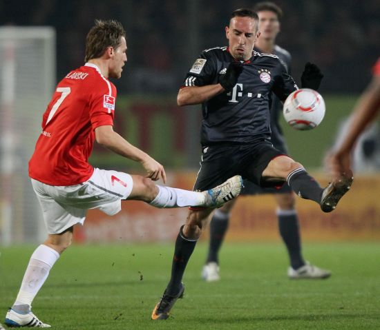 有前科！快船去年曾将塔克和海兰德送回家，后面二人均被交易（并非首次！快船去年曾遣返塔克与海兰德，随后二人先后被交易）