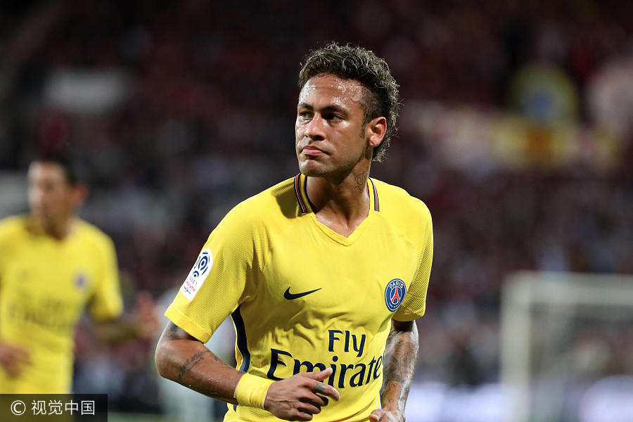 张外龙：曾跟球迷承诺一定会回到重庆；跪谢最努力的球员们（张外龙称曾许诺定会回到重庆，跪地感谢最拼的球员）