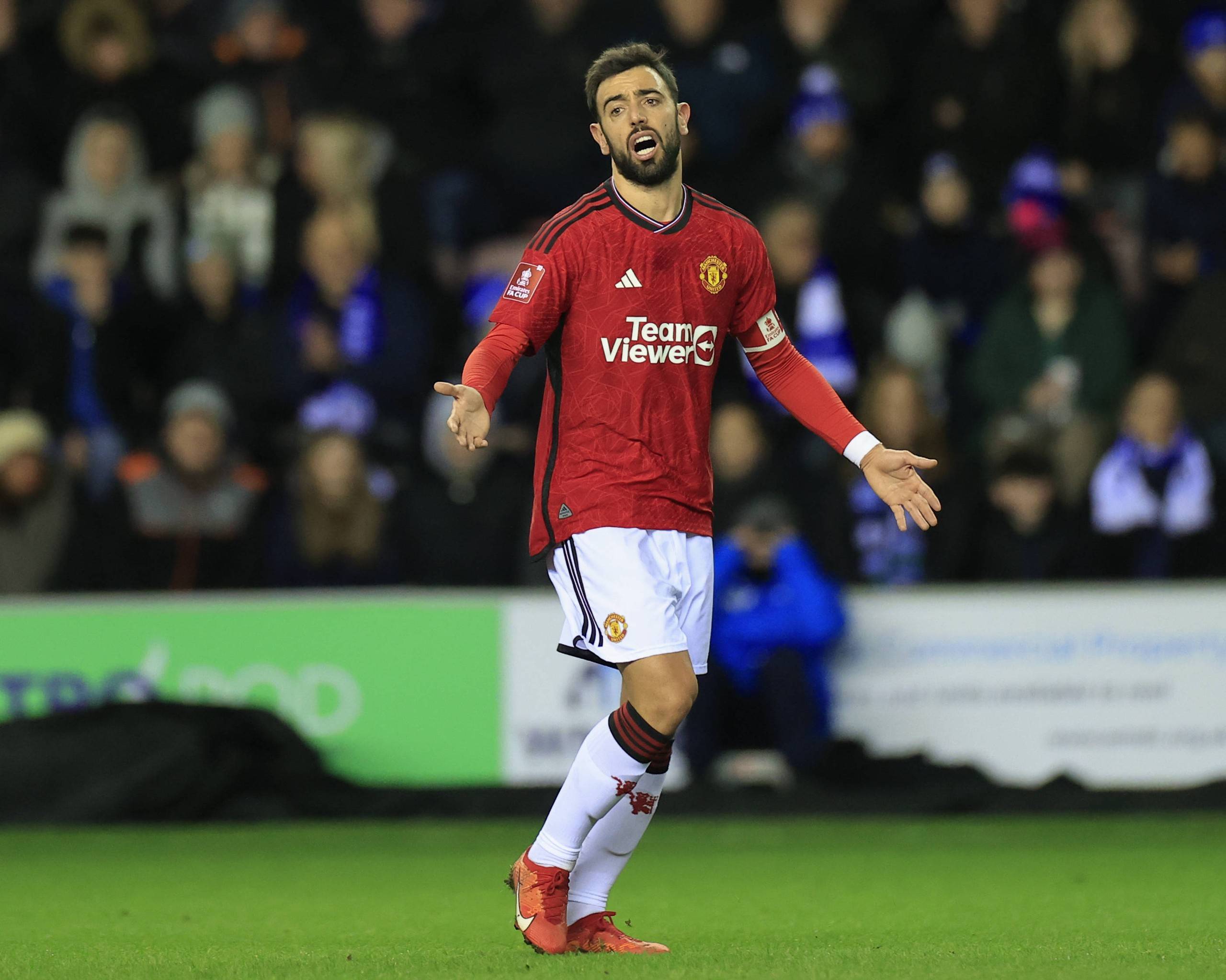 苏格兰女足主帅：中国女足渴望挽回颜面，我们不能掉以轻心（苏格兰女足主帅：中女足力图挽回颜面，我们绝不轻敌）