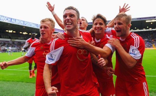 欧冠战报：格鲁克双响，阿贾克斯4-2逆转卡拉巴克收获首胜（欧冠快讯：格鲁克梅开二度 阿贾克斯4-2逆转卡拉巴克迎来首胜）