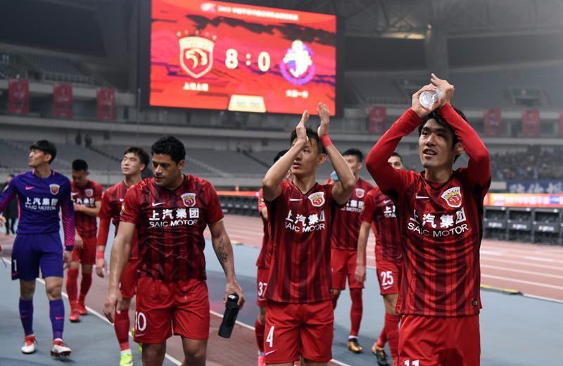 女子篮球联盟赛季焦点球员表现（女子篮球联盟本赛季焦点球员表现一览）